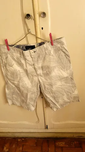 Bermuda 44 original jeans branca folhas
