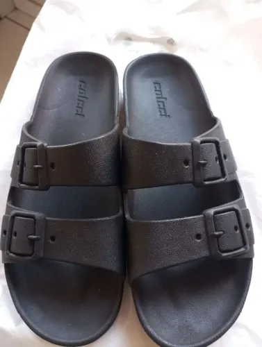 Vendo este chinelo não entrego 