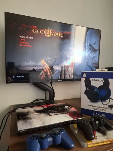 Ps3 super slim muito conservado com jogos e 2 controles