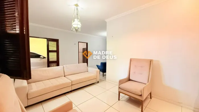 Casa no Olavo Oliveira 400m² | Ótimas Condições e Localização Privilegiada.