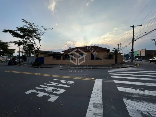 Casa com edícula à venda no Jd. Nossa Senhora de Fátima em Limeira-SP