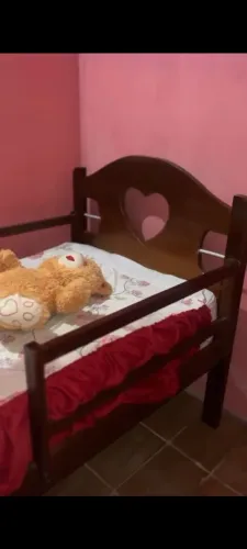 Cama de solteiro (Madeira)