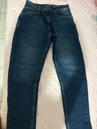 Vendo calça jeans tamanho 38 usada apenas três vezes 