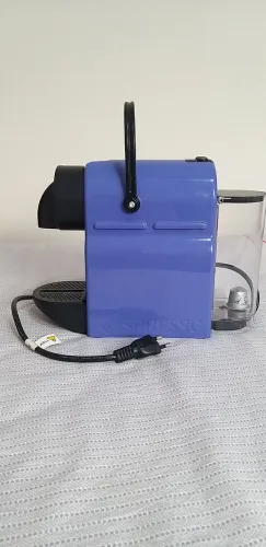 MÁQUINA DE CAFÉ NESPRESSO 