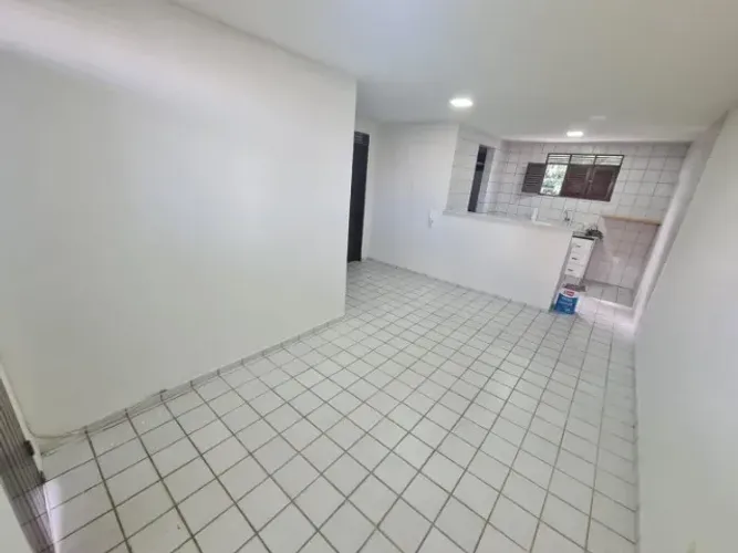 Bessa - Alugo apartamento com 2 quartos, 1 wc social.