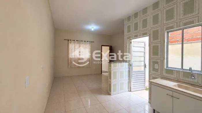 Casa Independente para Alugar com 2 Dormitórios e 2 Vagas Cobertas | Jd. Santa Paula II - 