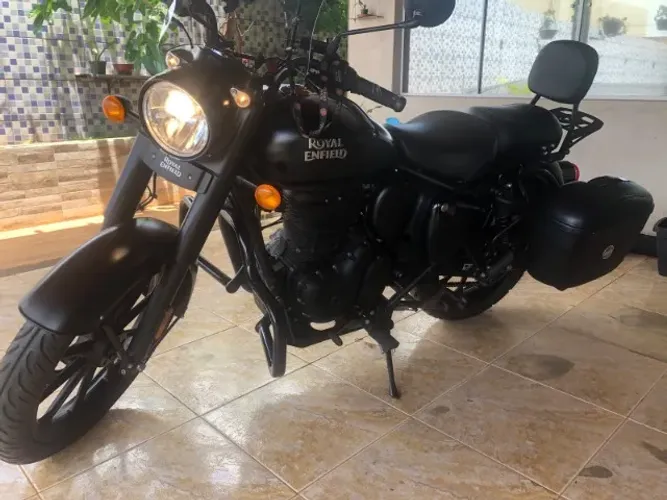 Classic Black 350 2024. Só 8.500km. + 3mil em acessórios.