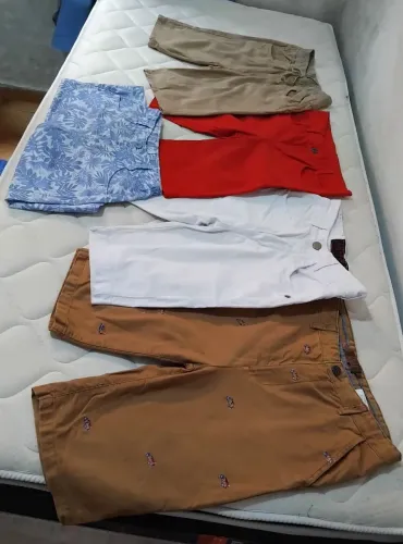 Vendo combo com 5 bermudas seminovas tamanho 16 anos 