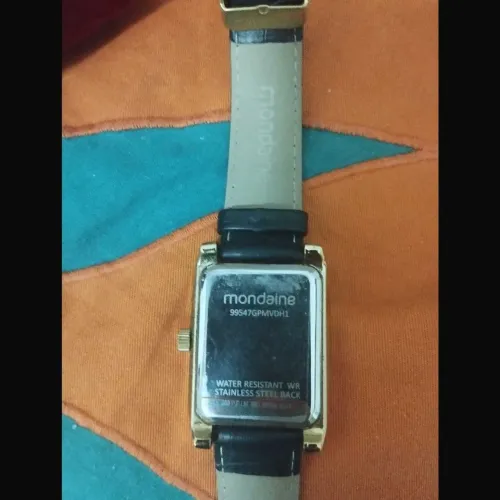 Modelo: Mondaine 29547GPMVDH1 - linha Tank / retangular, inspiração Cartier