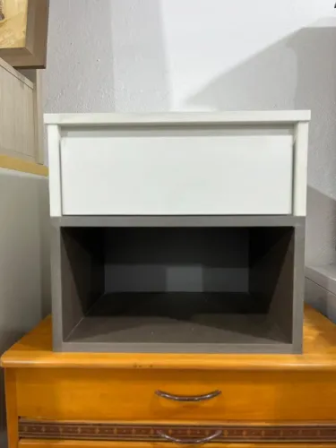 Mesa de Cabeceira 1 gaveta