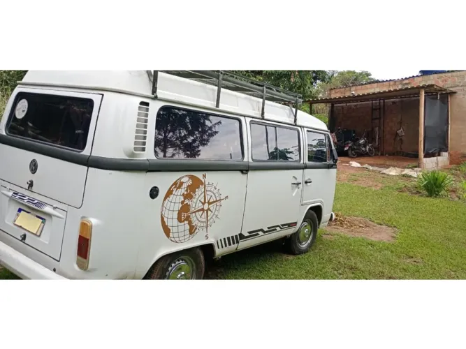 Volkswagen Kombi Lotação 1.6 MPI (álcool) 2000