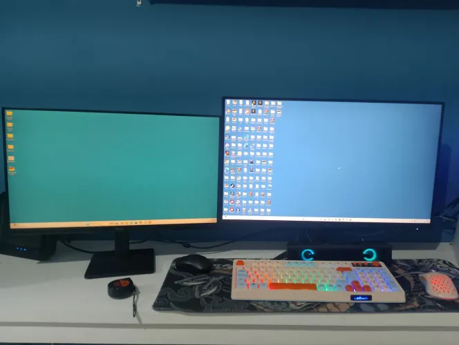 KIT 2 MONITORES AOC 27? QHD 180HZ + SAMSUNG 24? IPS 100HZ - SEMINOVOS