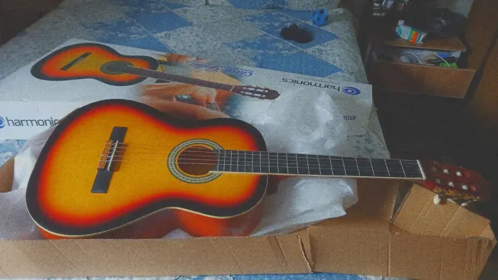 Vendo violão marca harmonics