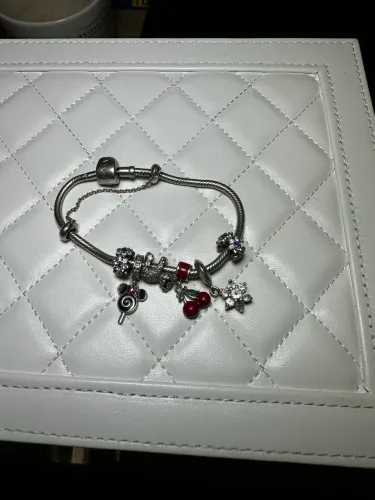 Pulseira vivara com berloques Vivara/ Pandora
