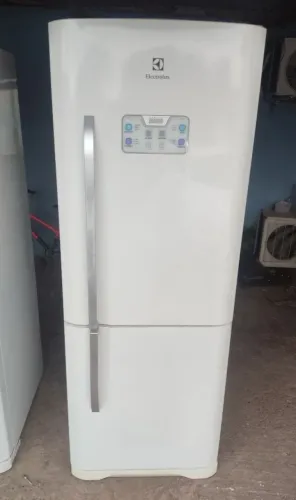 Geladeira Electrolux Frost Free Inverse com painel digital ENTREGO