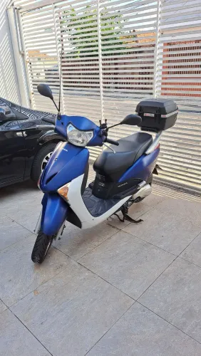 Honda Lead moto scooter econômica
