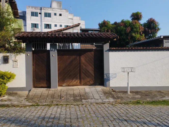 Casa para venda possui 200 metros quadrados com 3 quartos em Casa Grande - Rio das Ostras 