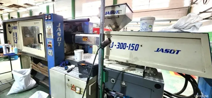 Injetora Jasot 350/150 2003 (150T 314g) Trabalhando