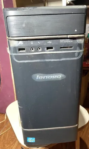 CPU Lenovo Preto com Gravador de CD/DVD