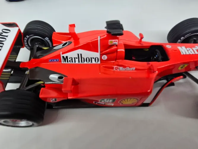 Ferrari F2001 Schumacher 1/18 Hot Wheels Elite