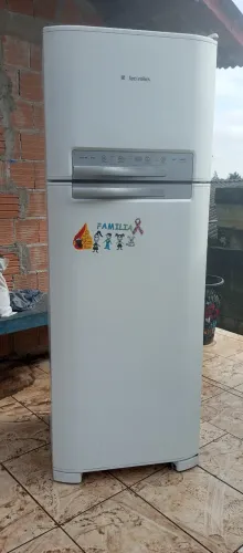 Vendo geladeira electrolux frost free 500lt semi nova funcionando perfeitamente entrego