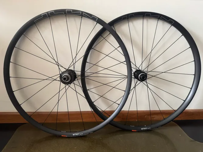 Jogo de rodas Shimano MT601