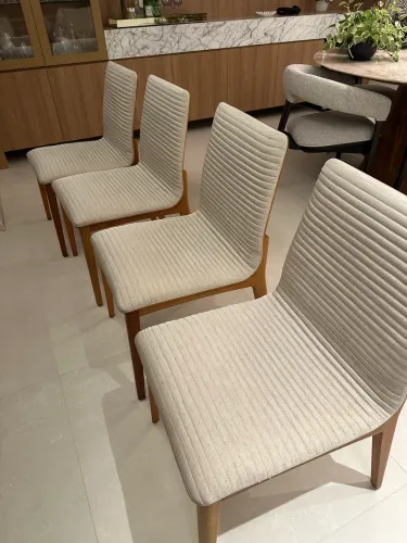 Vendo conjunto de 8 cadeiras. R$ 3000