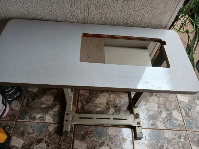 Mesa para maquina de costura Singer