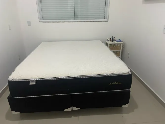 Cama box queen em perfeito estado