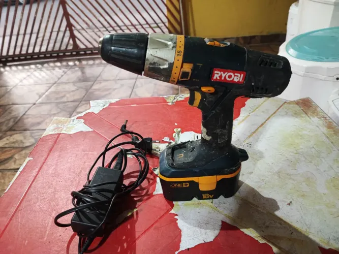 Parafusadeira Rioby 18v