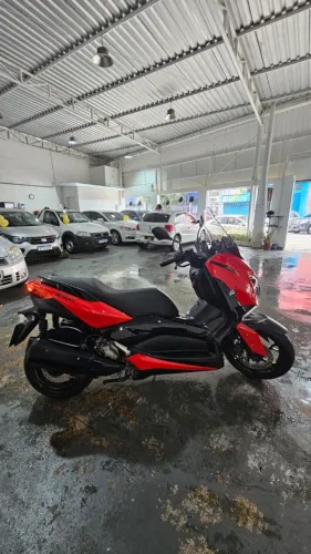 Yamaha XMAX 250 ABS 2023 Vermelha - Apenas 3.700 km | Estado de Zero