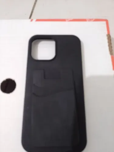capa preta para iPhone 13 Pro Max com porta-cartão e bolso. 