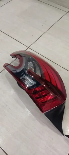 Lanterna Peugeot 208