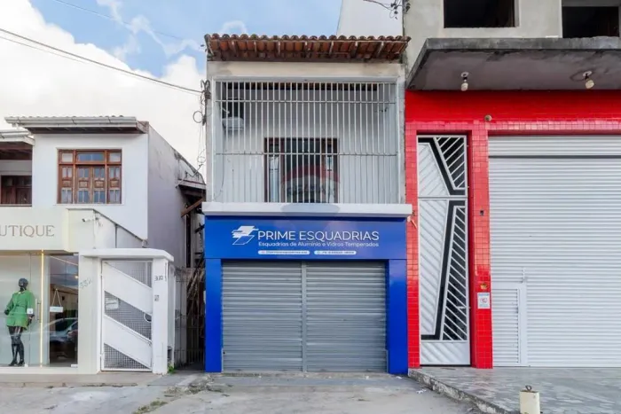 Casa com 3 quartos e ponto comercial na Avenida Juracy Magalhães em Santo Antônio de Jesus