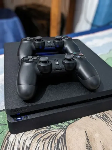 PlayStation 4 slim 