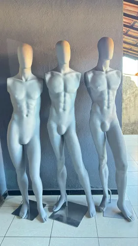 VENDO MANEQUINS MASCULINO DE FIBRA E UMA PLACA DE ACM