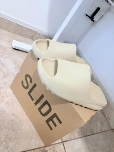 Yeezy Slide Bone