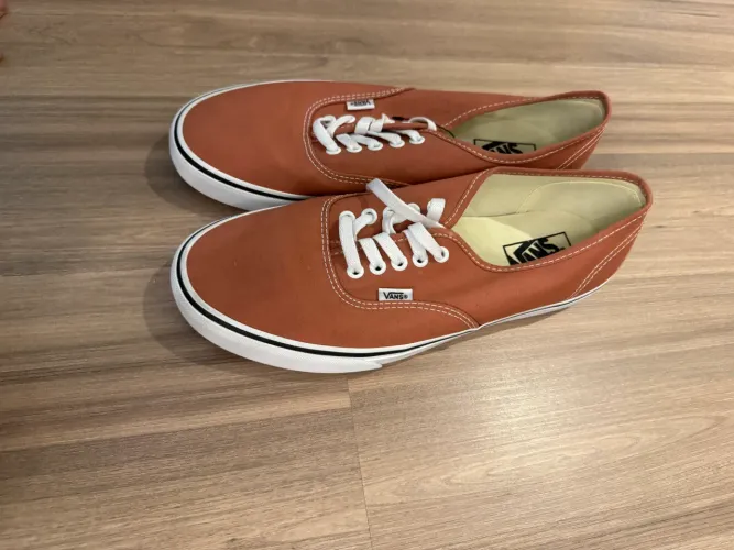 tênis Vans Authentic Color Theory na cor Rust Bronze