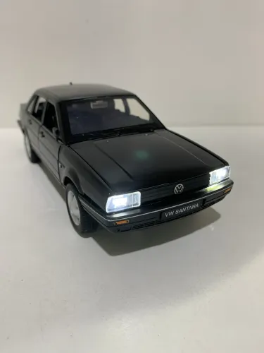 Miniatura Volkswagen Santana tamanho 1:24