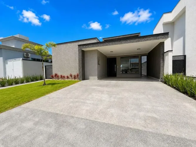 Casa no condomínio fechado Bougainville 4 em Peruibe com piscina e churrasqueira