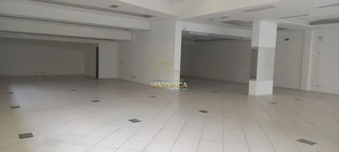 Anúncio de Locação: Loja de Esquina no Centro de Curitiba.Excelente Oportunidade Comercial