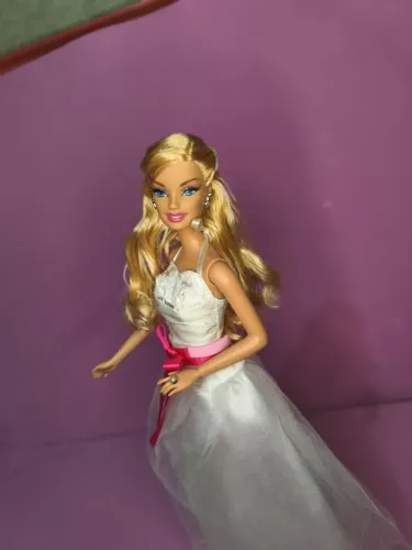 Boneca Barbie Noiva Linda .