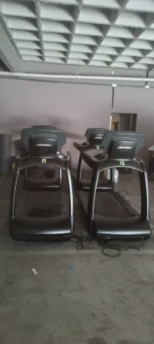 Esteira Life fitness 12mil a unidade