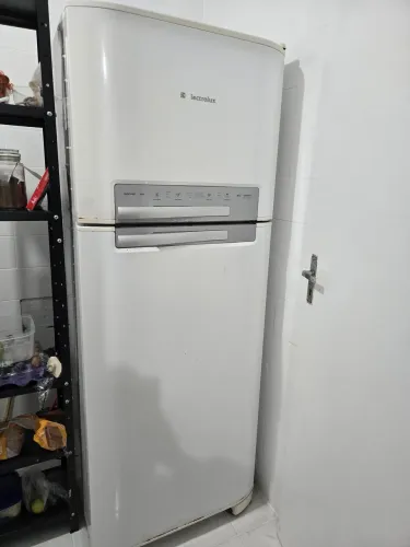 Geladeira Electrolux DF47 Frost Free com defeito - Doação