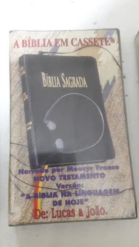 Bíblia sagrada em fita cassete