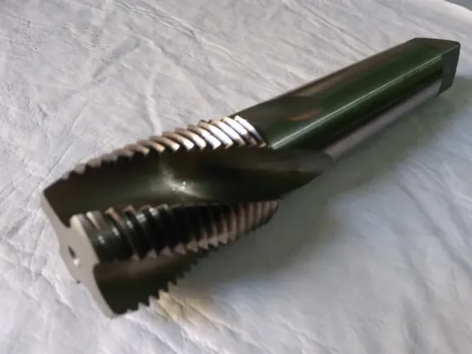 Macho 1.1/2" 8UN