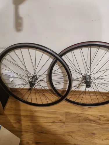Par de rodas shimano 11v