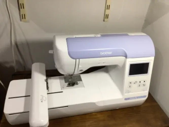Máquina de bordar brother