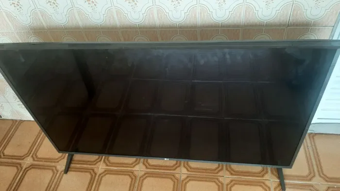 TV LG 49 polegadas LJ5550 tela trincada 