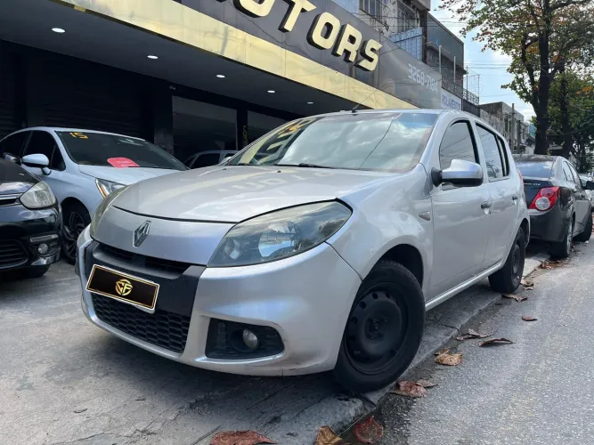 Vendo Sandero EXPRESSION 1.6 2014 - Pequena entrada + fixas de R$431,22